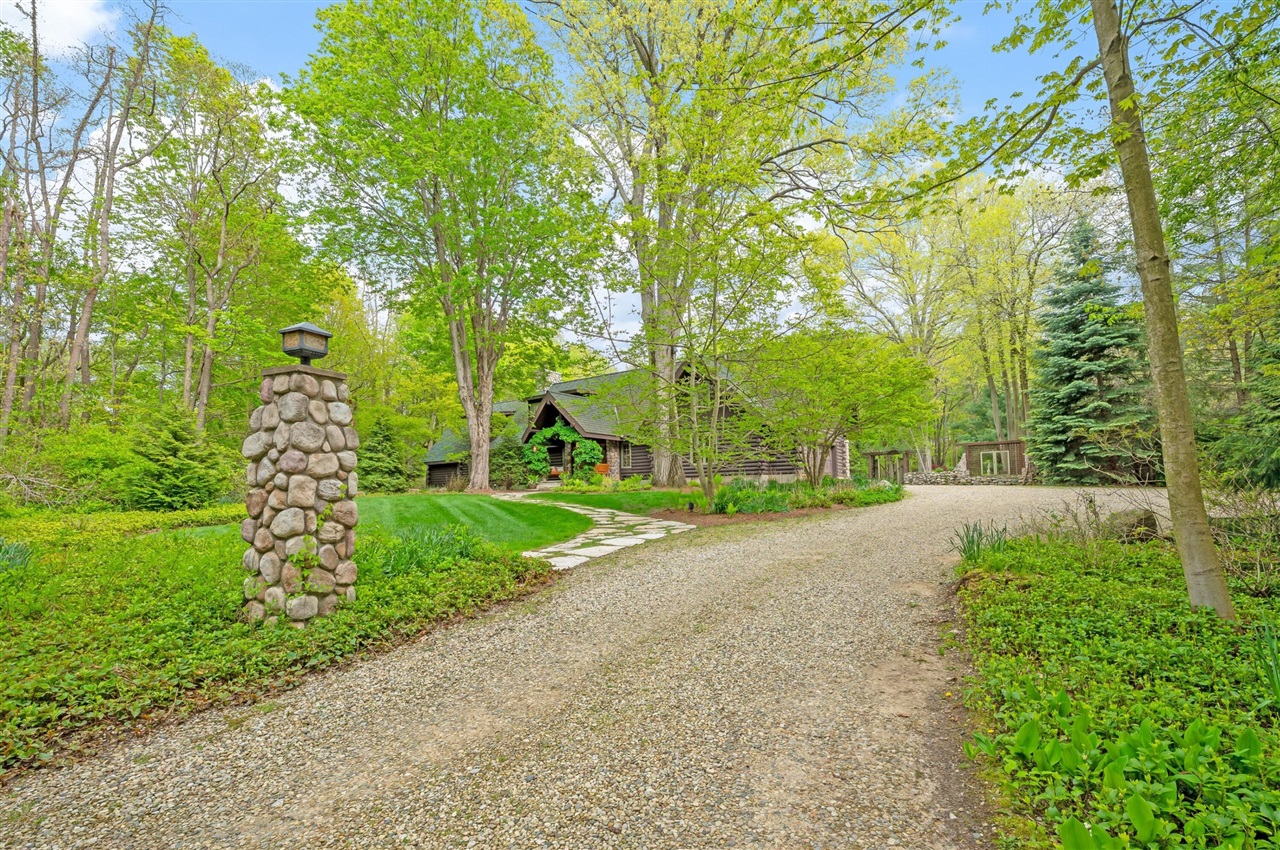14657 Lakeshore Road Property Photo 3