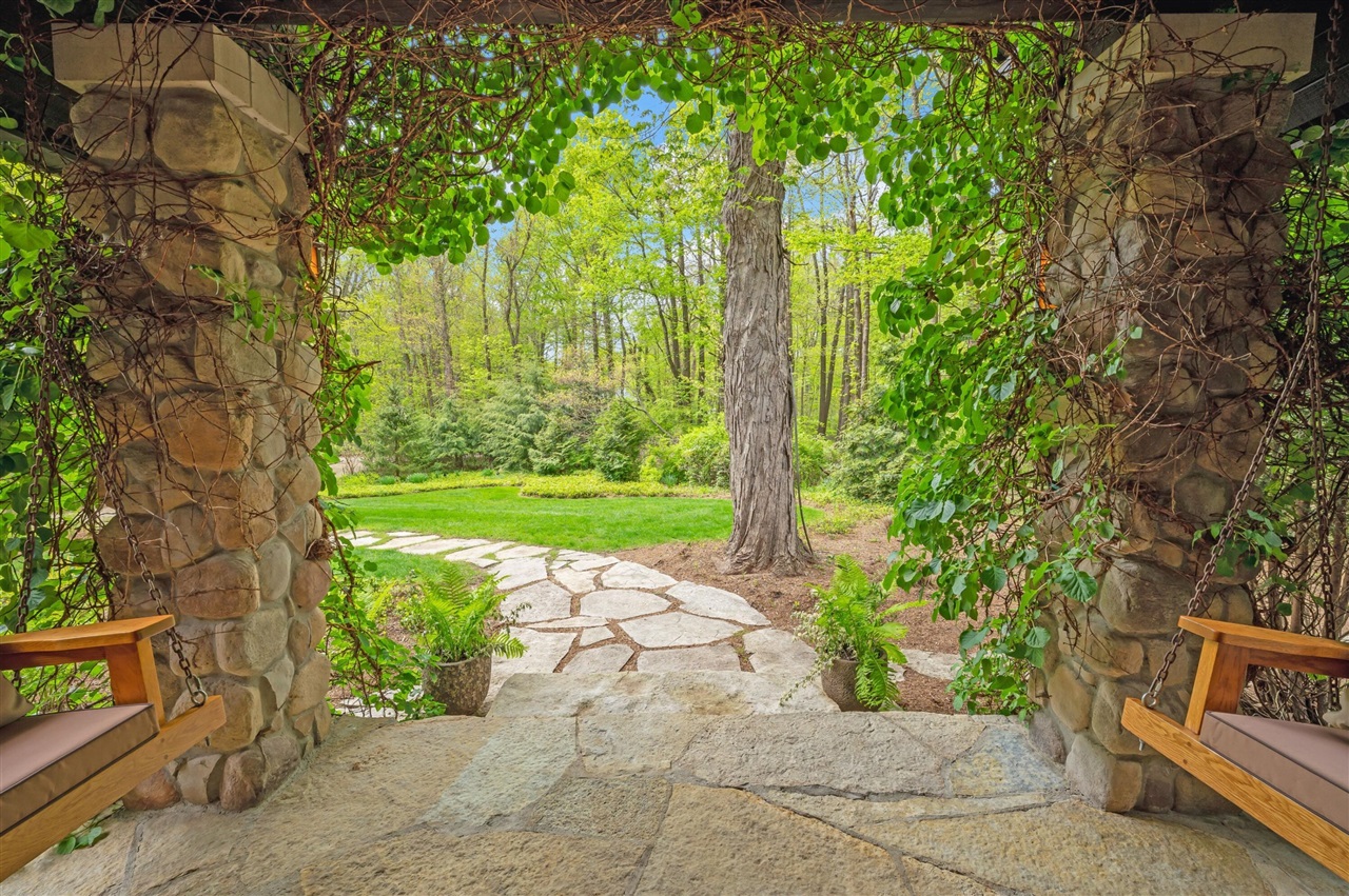14657 Lakeshore Road Property Photo 8
