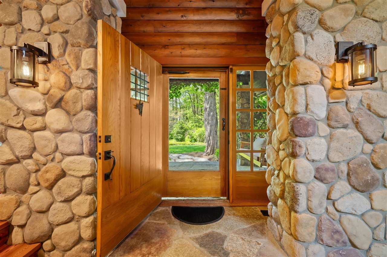 14657 Lakeshore Road Property Photo 10