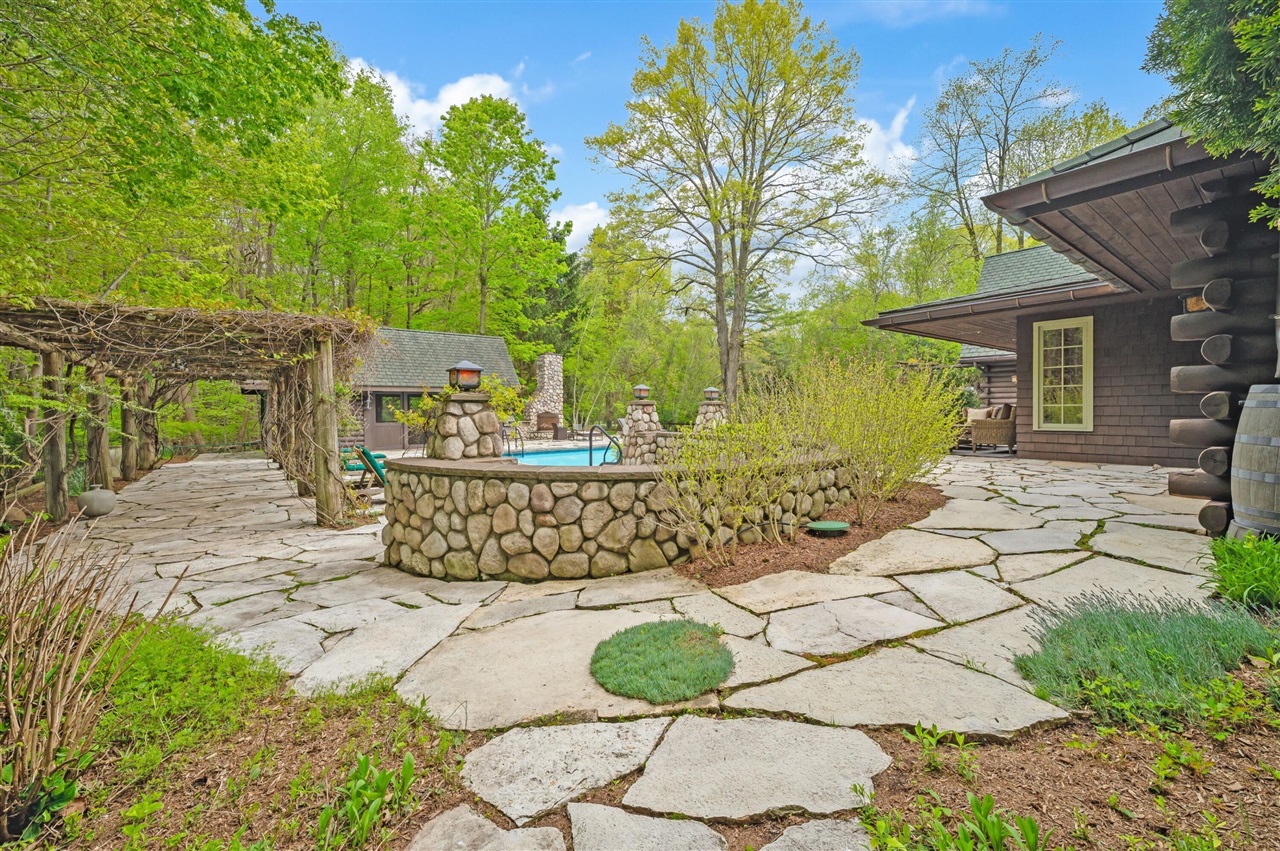 14657 Lakeshore Road Property Photo 59