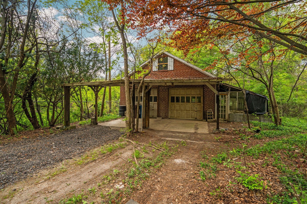 2203 Hickman Road Property Photo 4