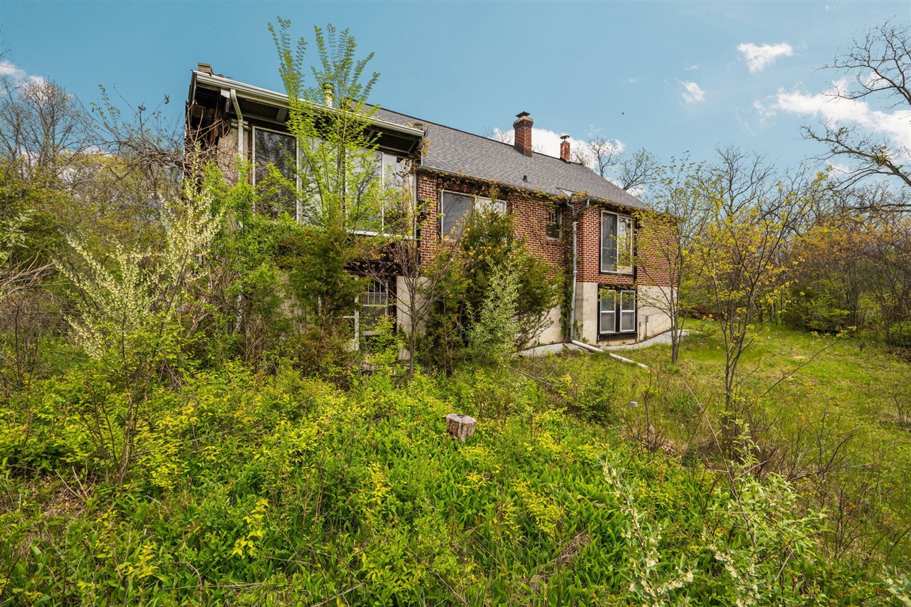 2203 Hickman Road Property Photo 8