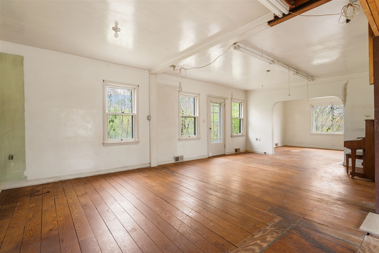 2203 Hickman Road Property Photo 14