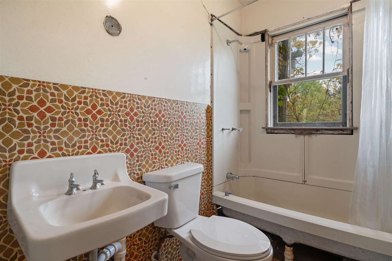 2203 Hickman Road Property Photo 17