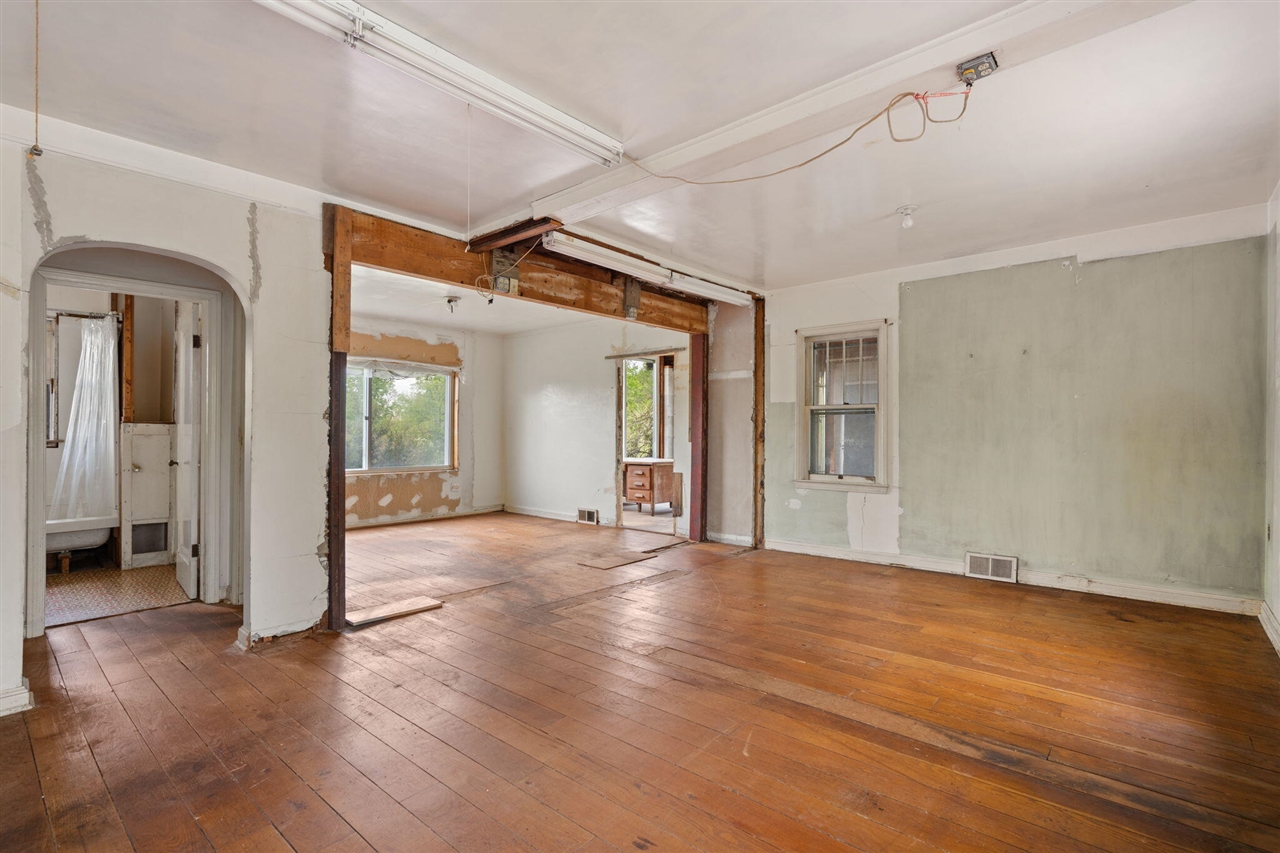 2203 Hickman Road Property Photo 24