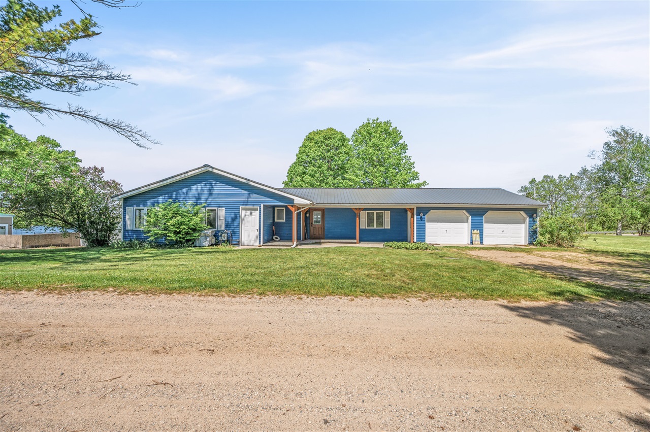 19454 E Chippewa Lake Drive Property Photo 1