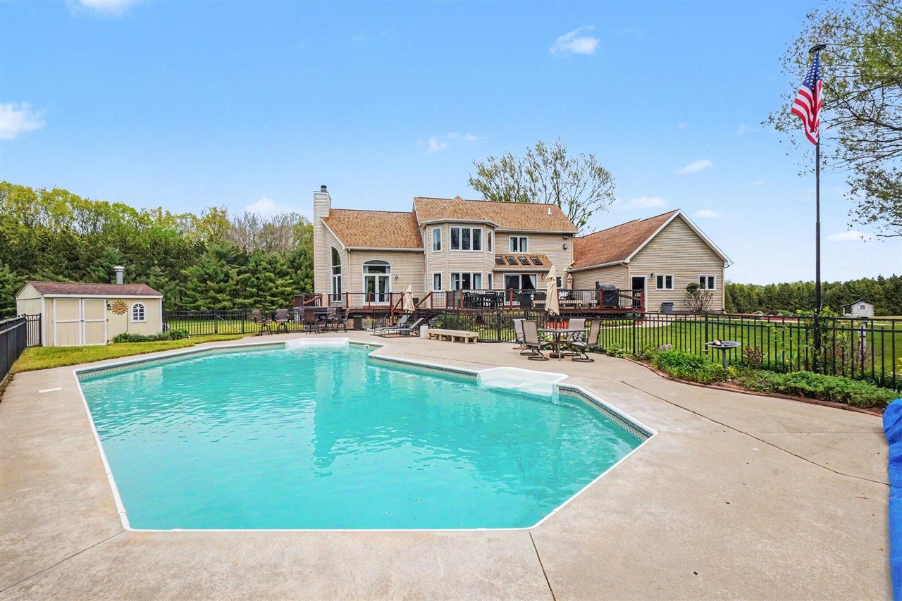 17634 Meceola Road Property Photo 1