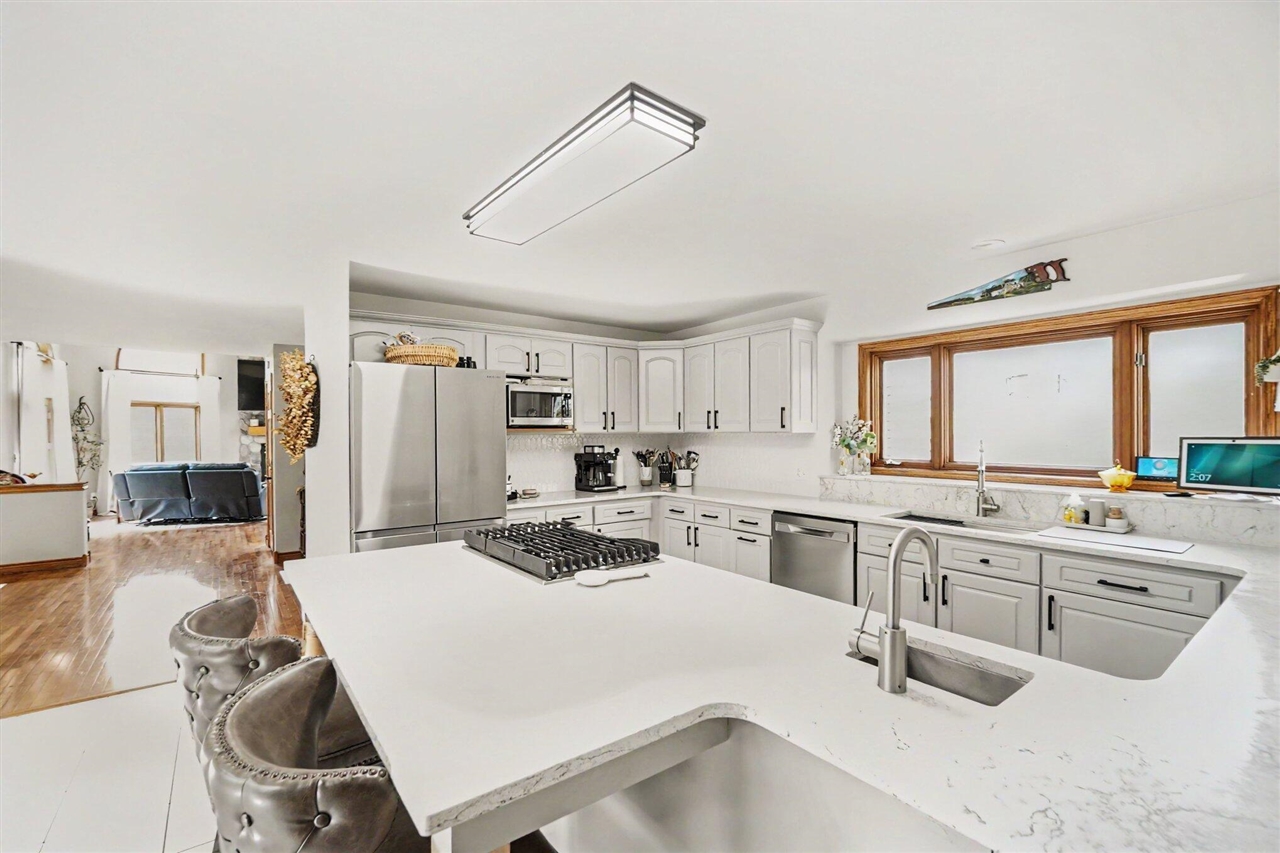 17634 Meceola Road Property Photo 4