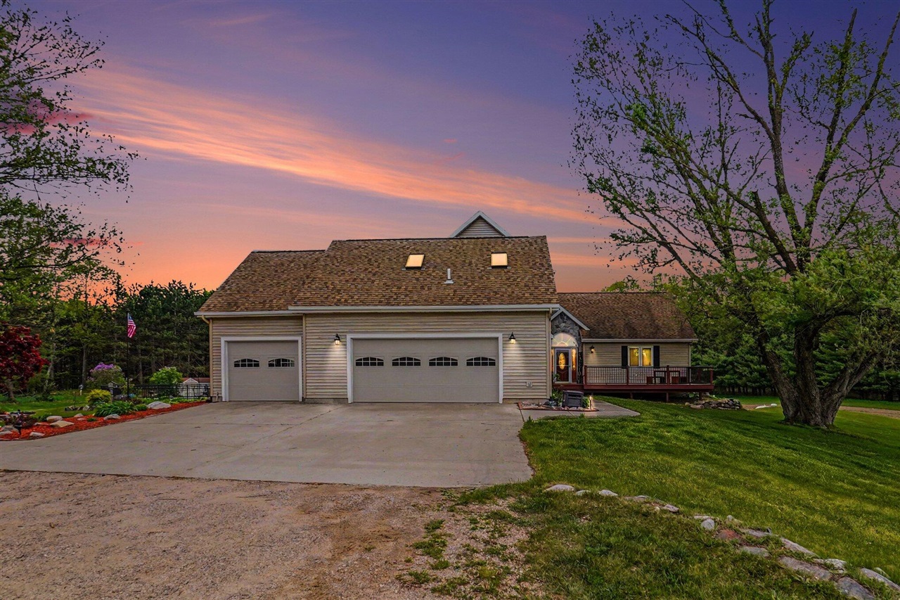 17634 Meceola Road Property Photo 12