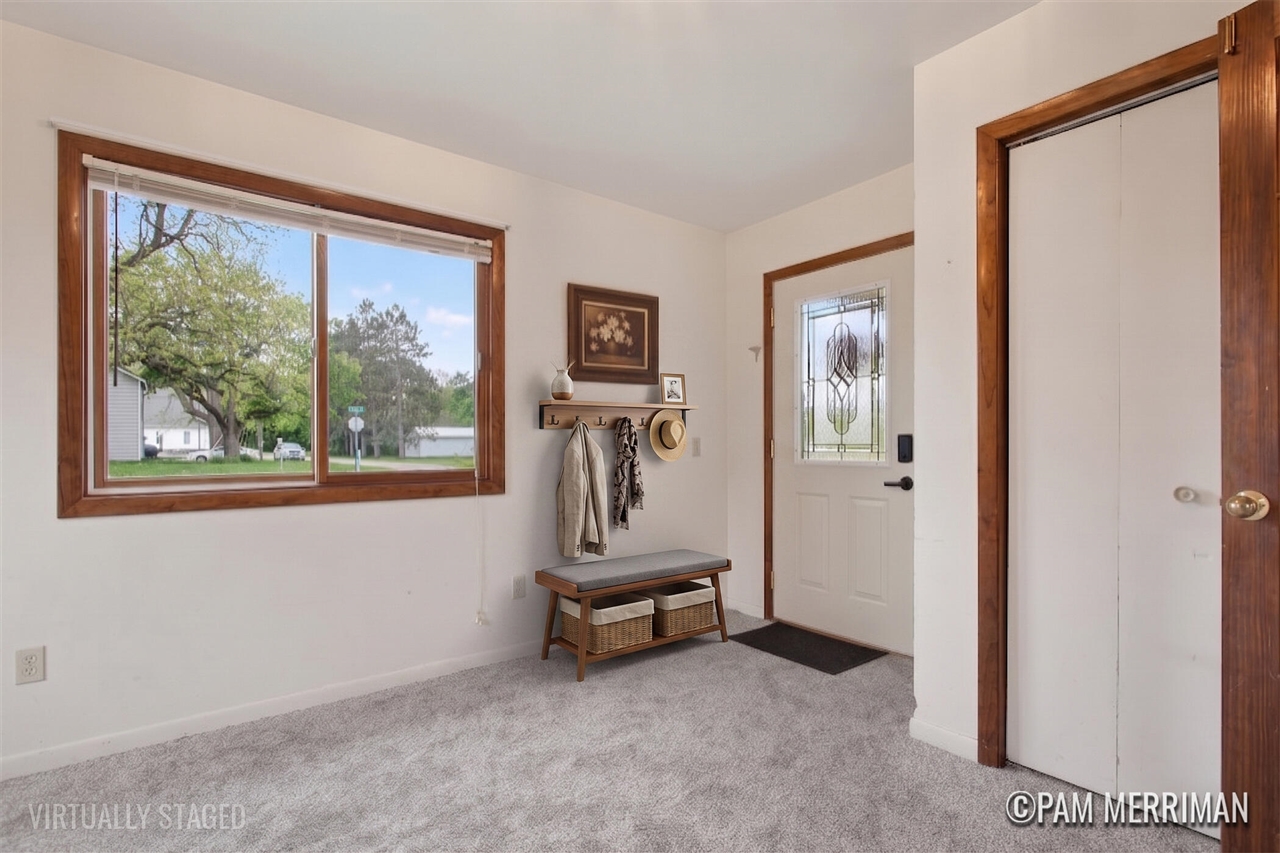 8332 5 Mile Road Property Photo 7