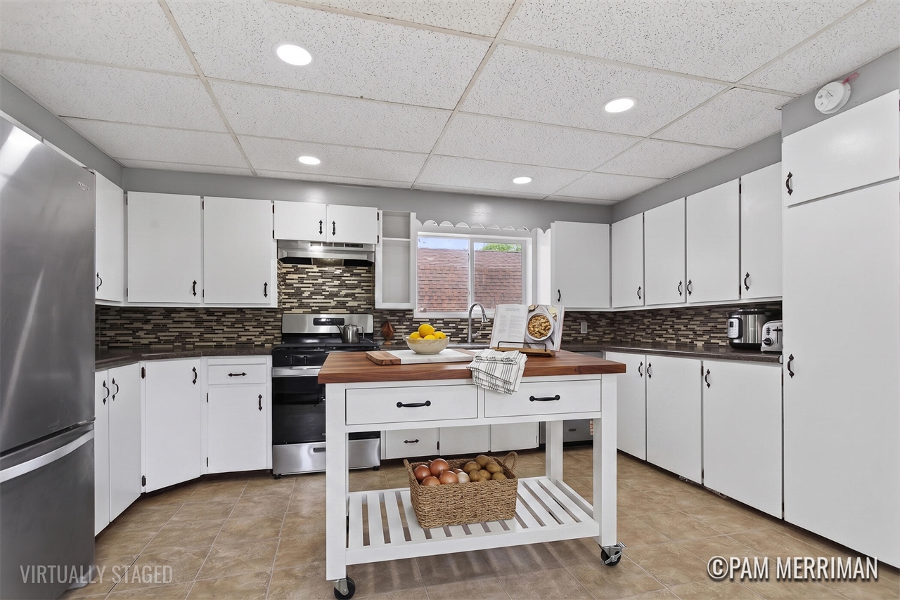8332 5 Mile Road Property Photo 11