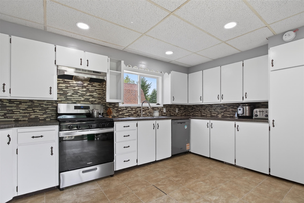 8332 5 Mile Road Property Photo 13