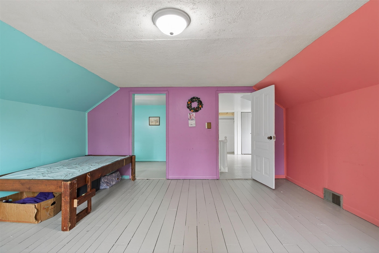 8332 5 Mile Road Property Photo 32