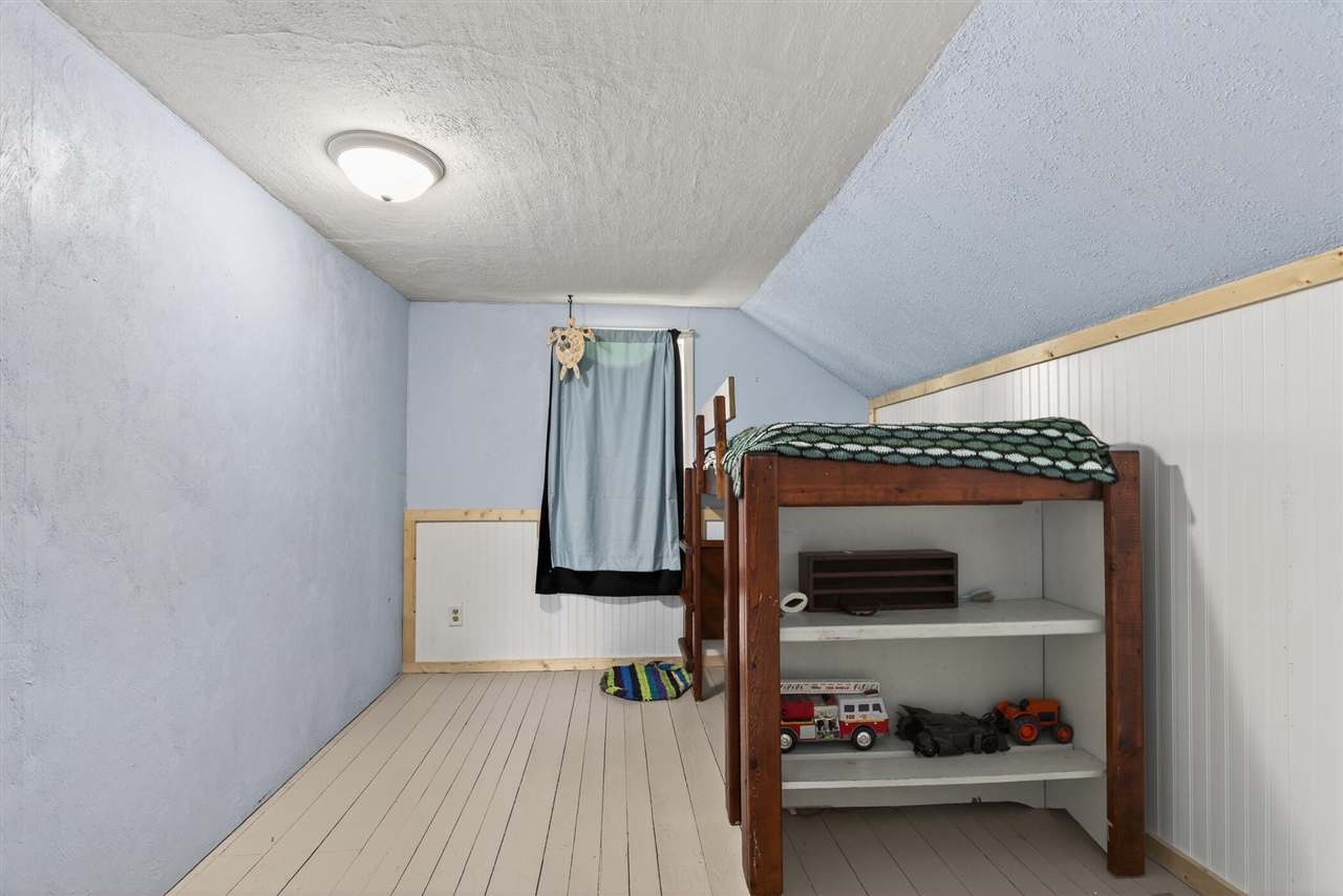 8332 5 Mile Road Property Photo 33