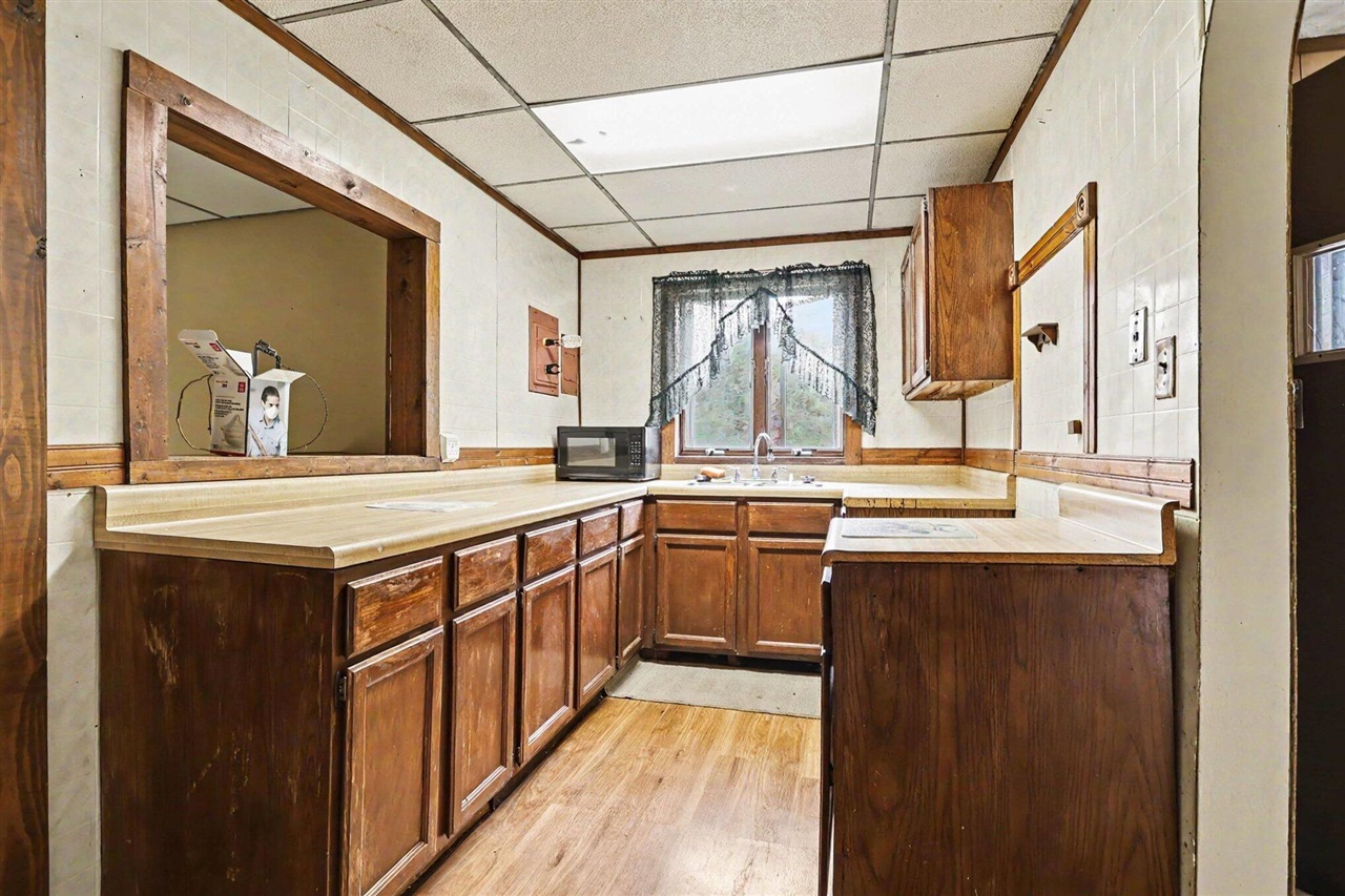 8223 Forest Beach Road Property Photo 5