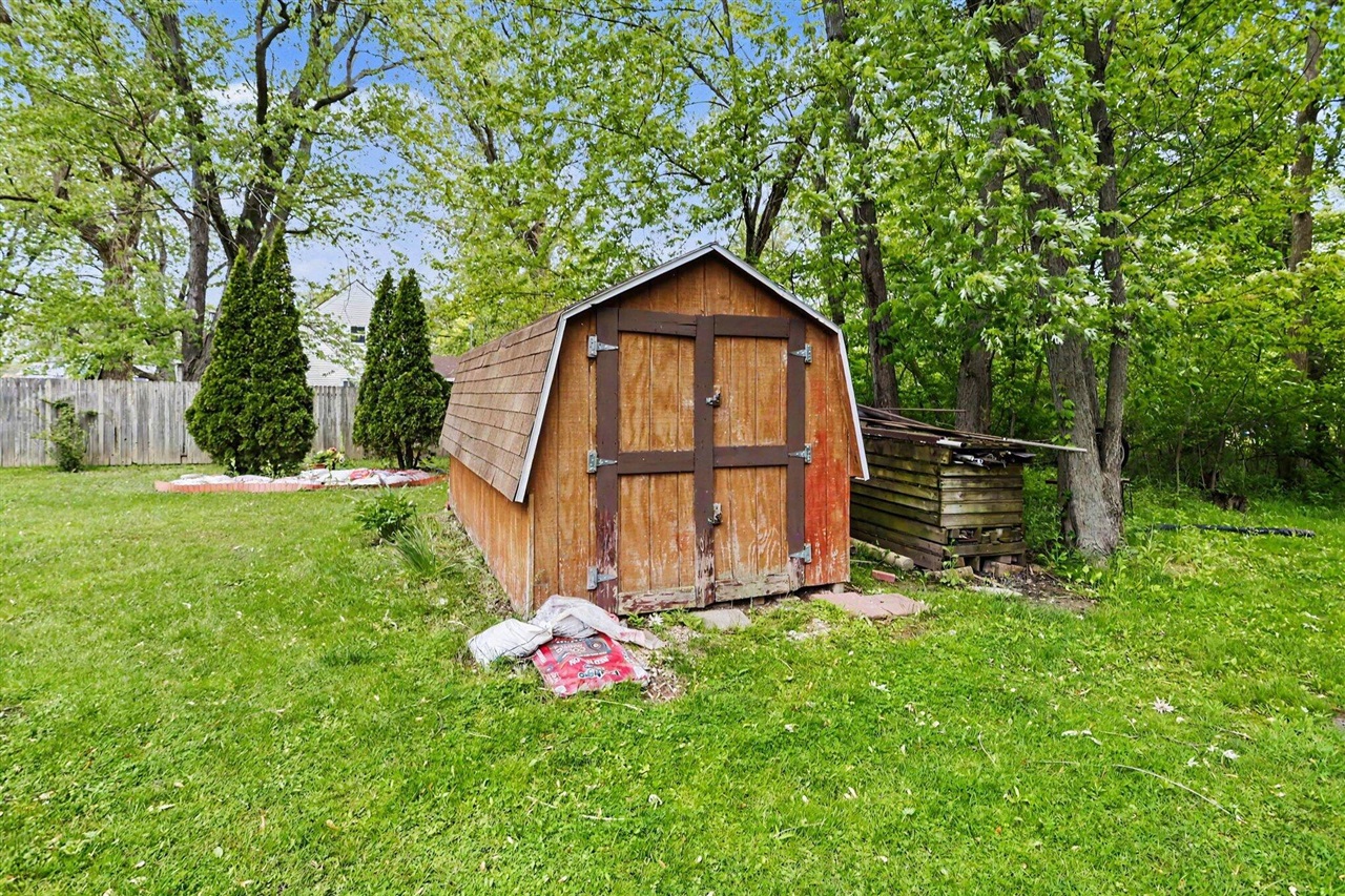 8223 Forest Beach Road Property Photo 14