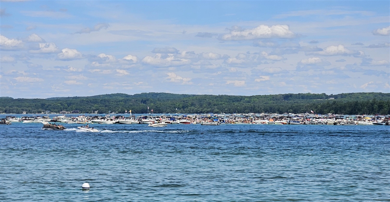 8933 S East Torch Lake Drive Property Photo 9