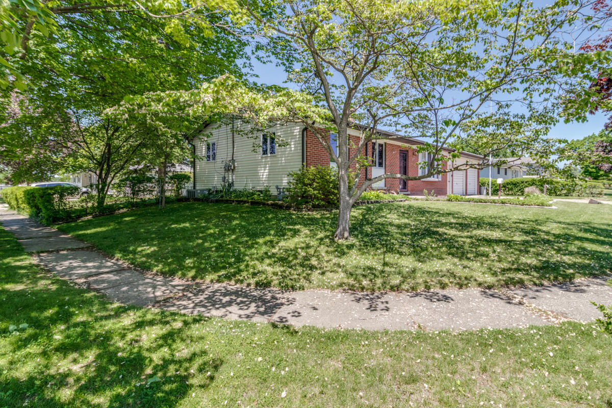126 Ansted Drive Property Photo 2