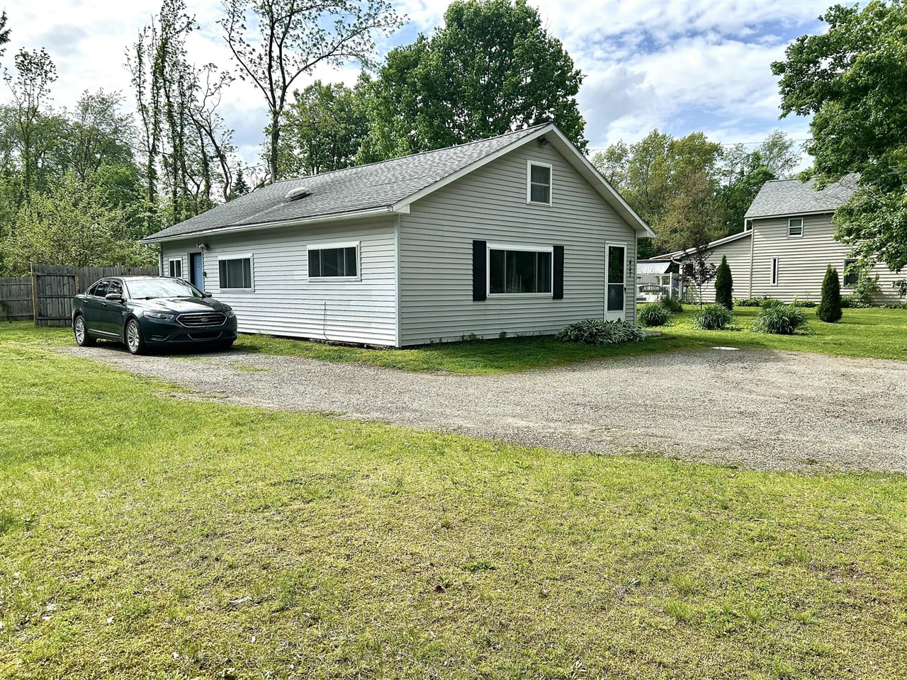 457 S Burr Oak Road Property Photo 1