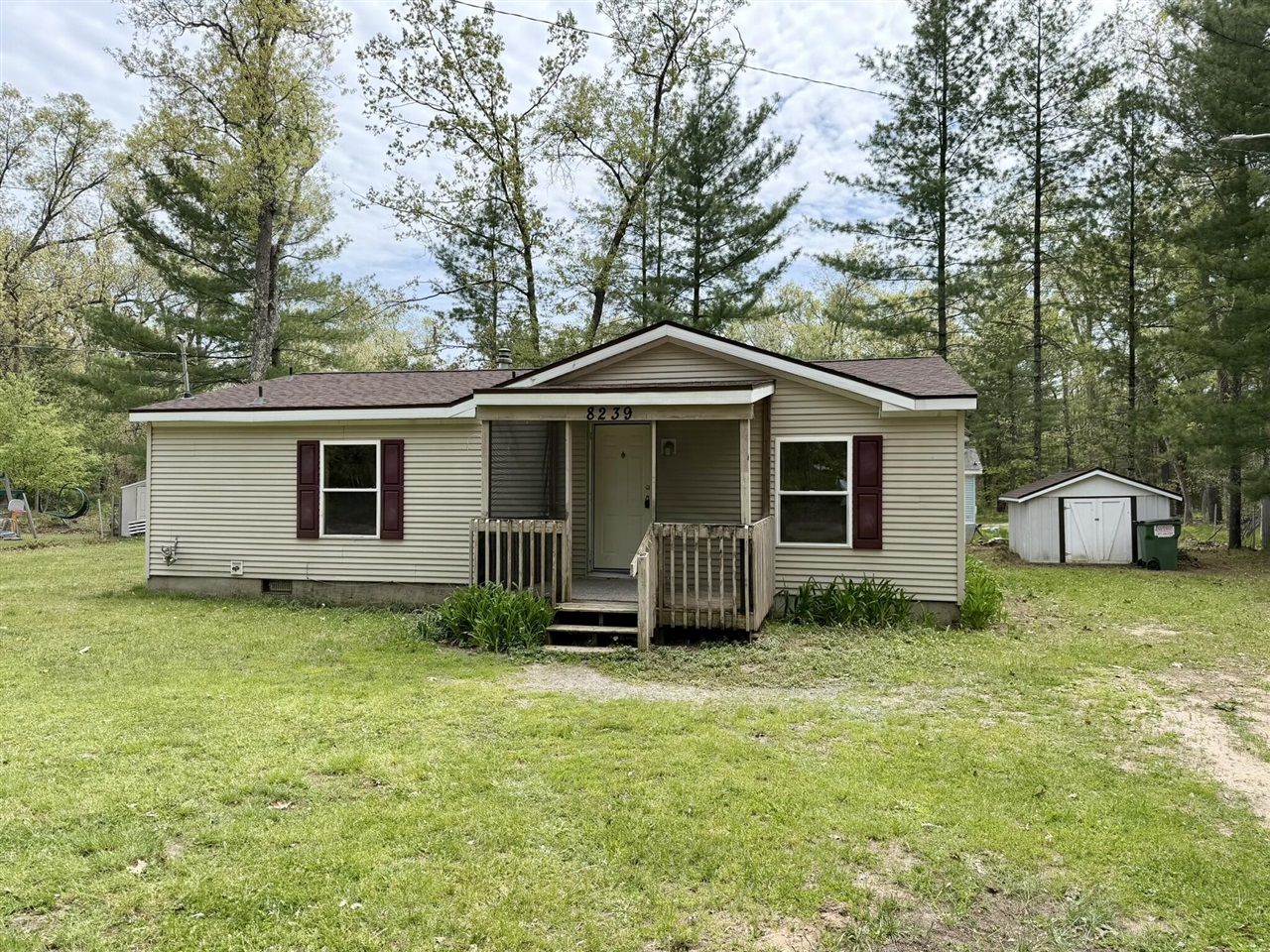 8239 W Hemlock Avenue Property Photo 1