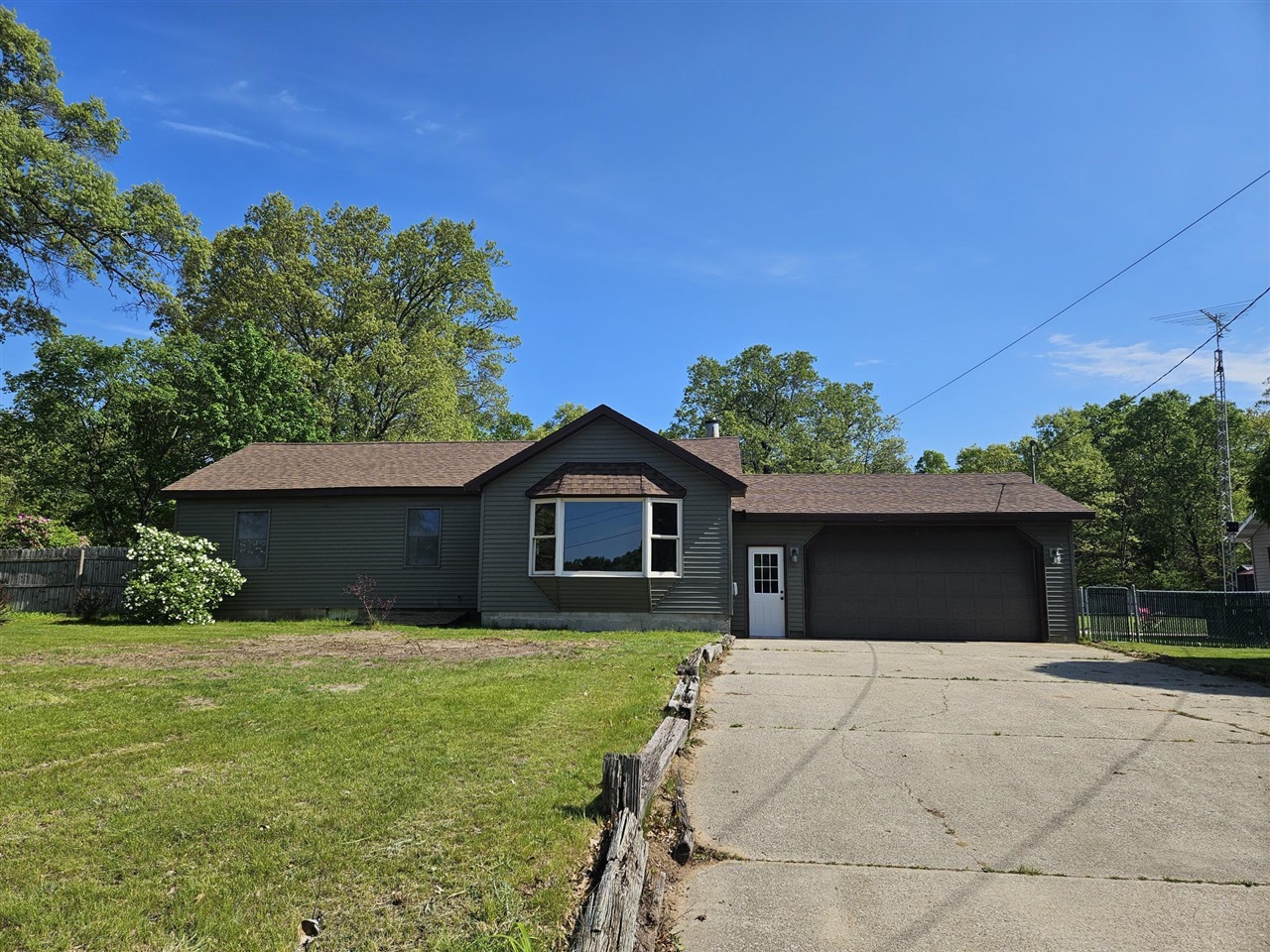 1090 Holton Whitehall Road Property Photo 1