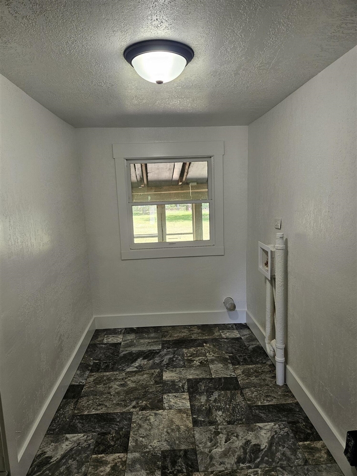 1090 Holton Whitehall Road Property Photo 6