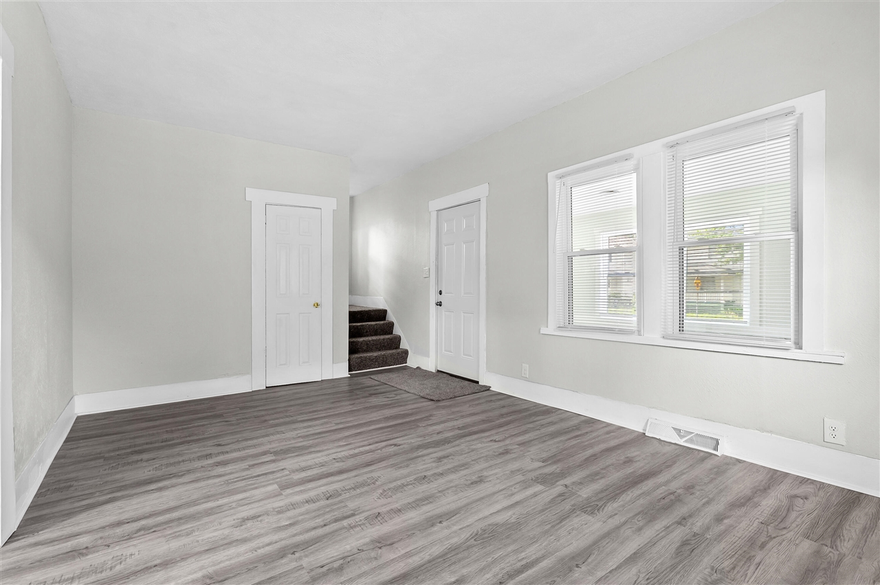 26 E Avenue Property Photo 4