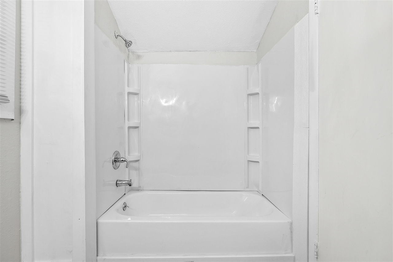 26 E Avenue Property Photo 7
