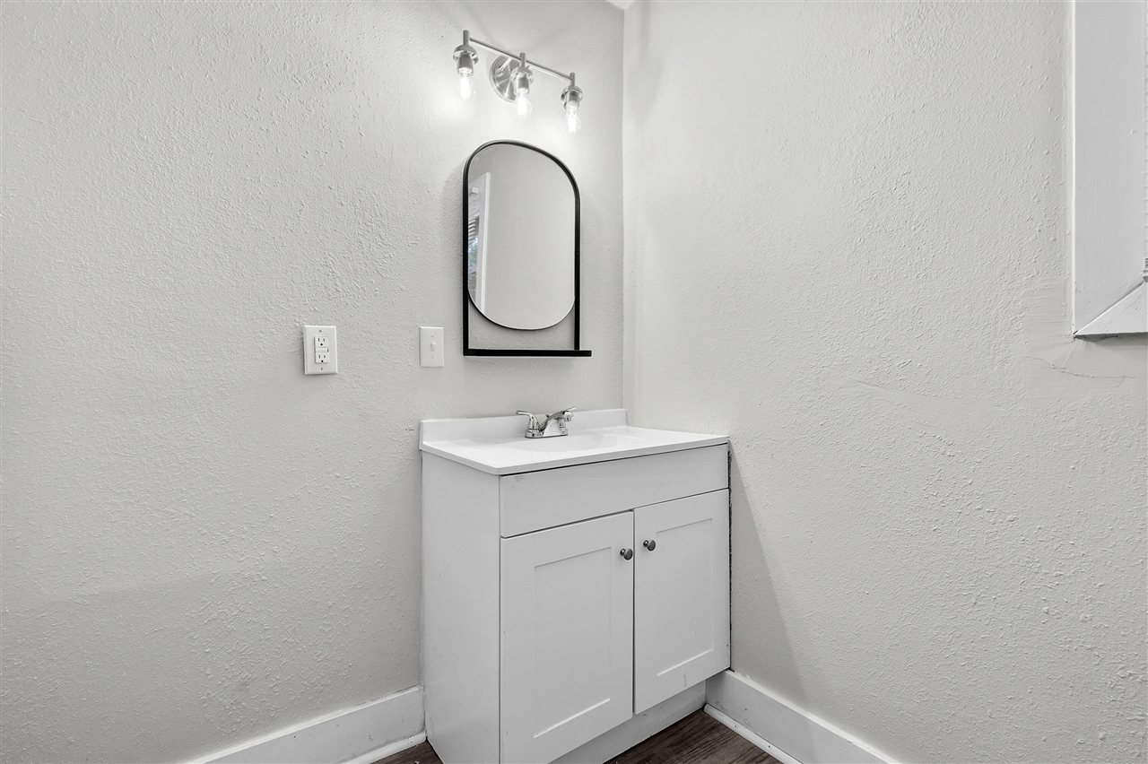 26 E Avenue Property Photo 8