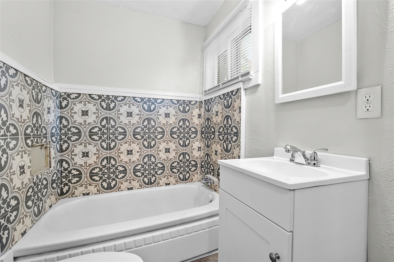 26 E Avenue Property Photo 9