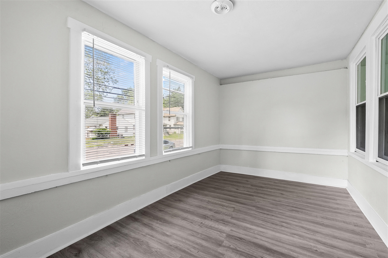 26 E Avenue Property Photo 10