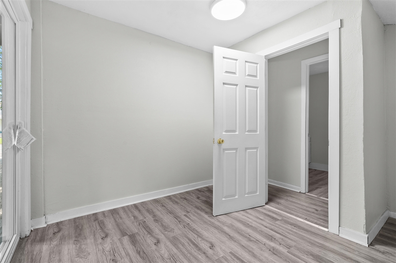26 E Avenue Property Photo 15