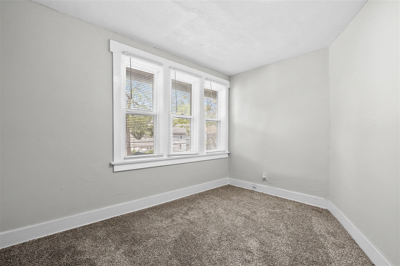 26 E Avenue Property Photo 16