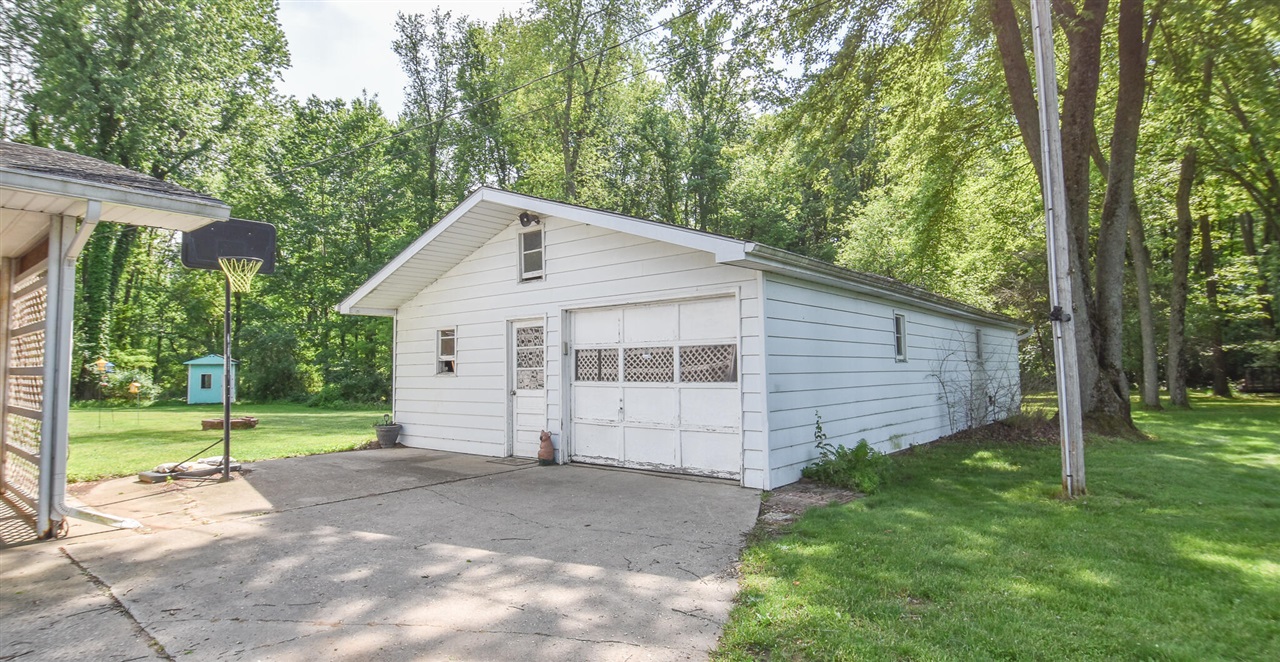 8391 Old Us 27 Property Photo 4
