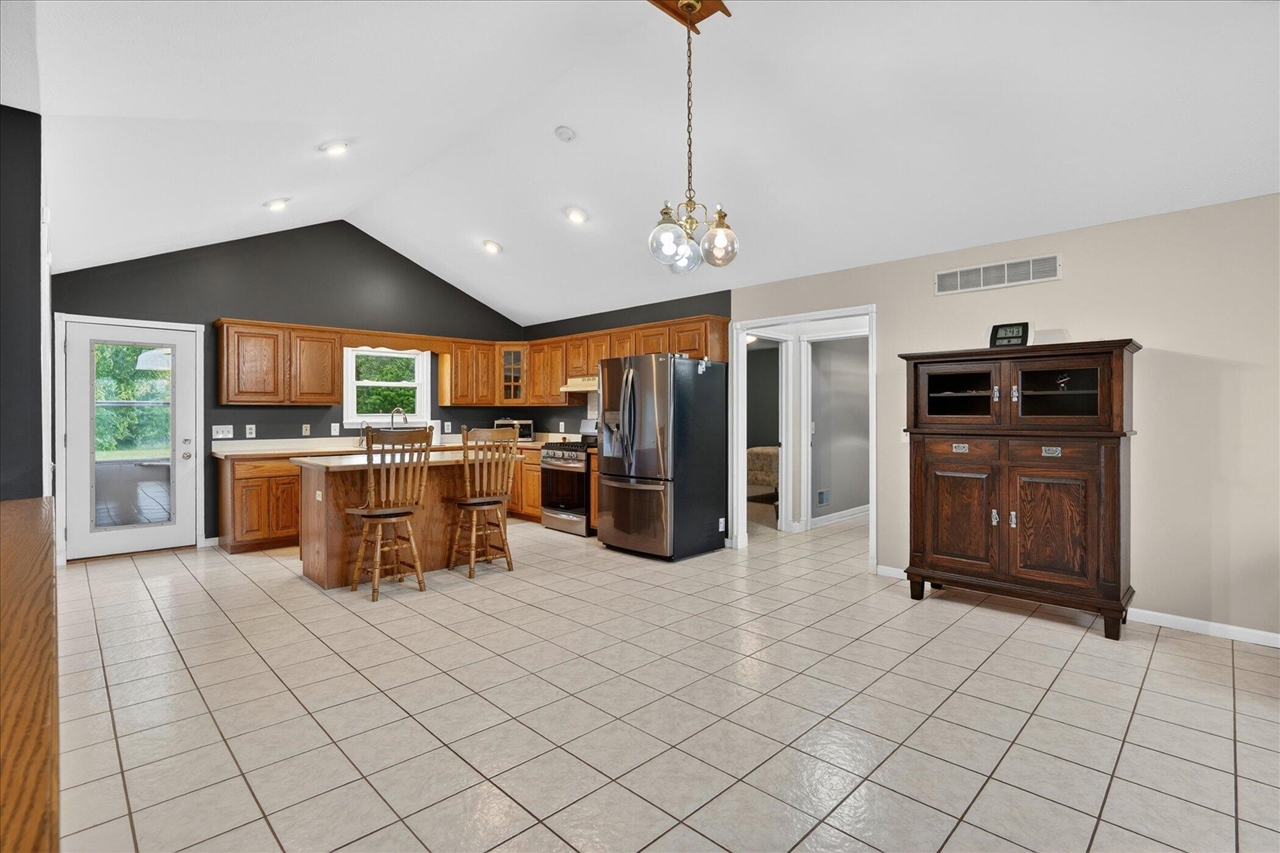 5569 S Corey Road Property Photo 6