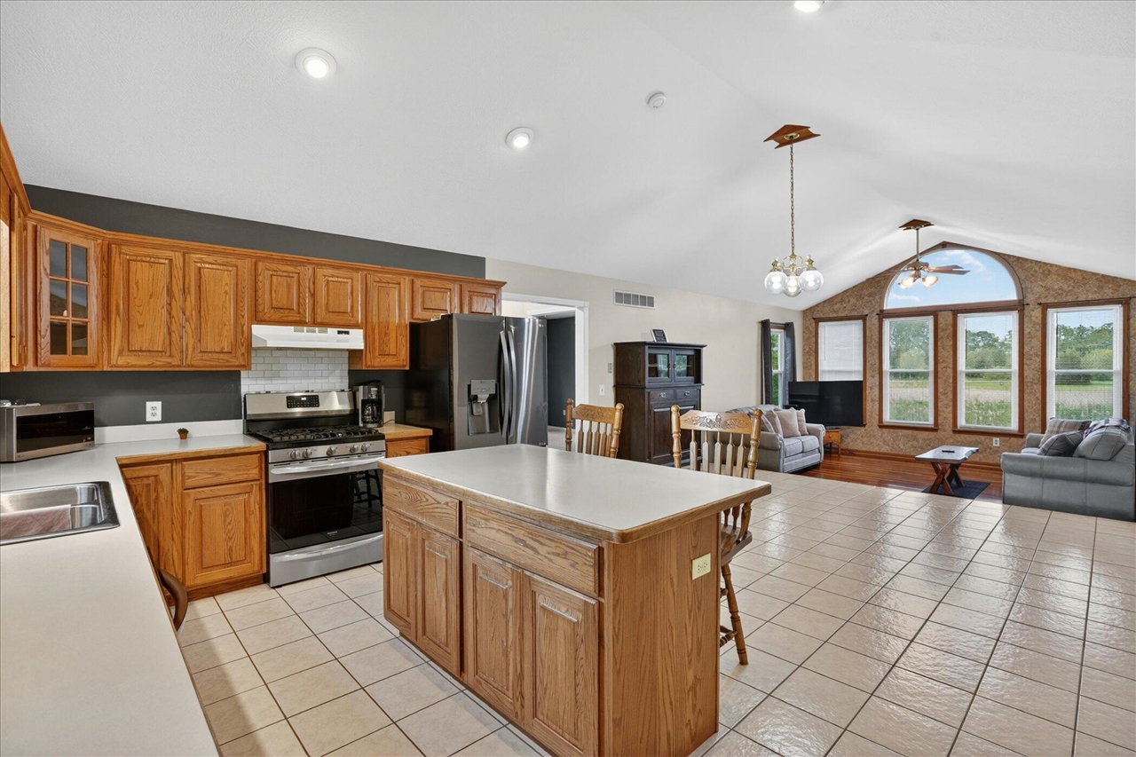 5569 S Corey Road Property Photo 10