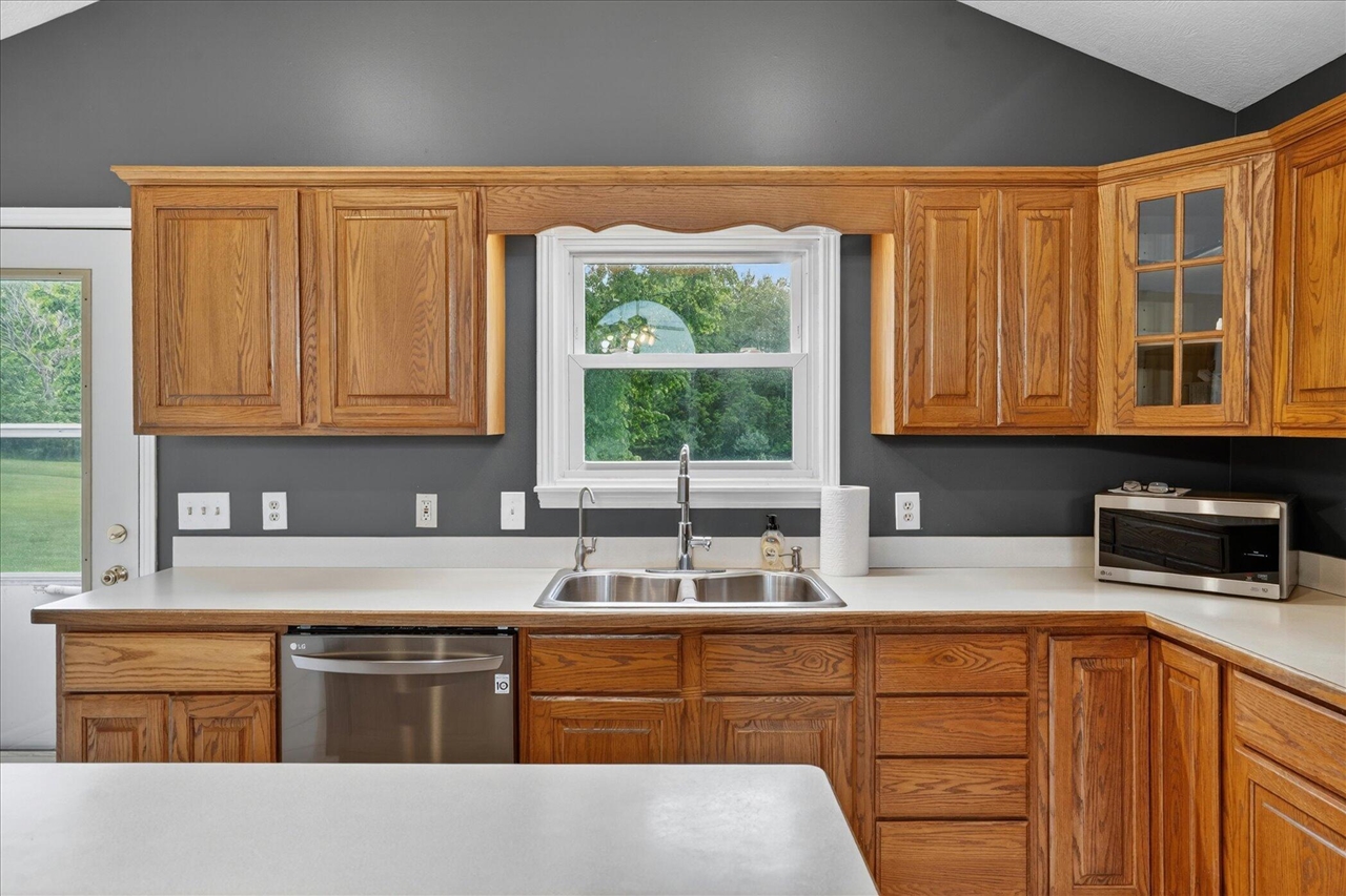 5569 S Corey Road Property Photo 11