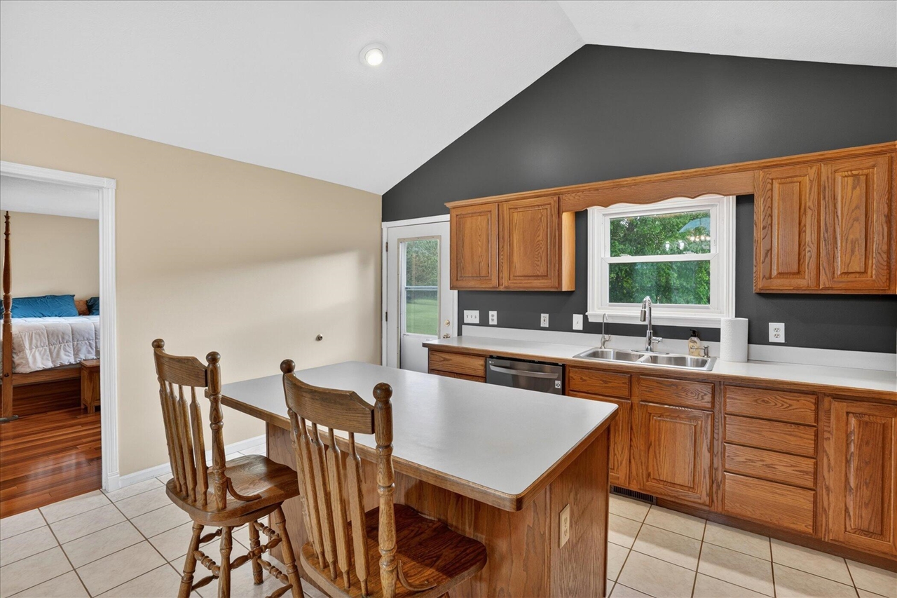 5569 S Corey Road Property Photo 12