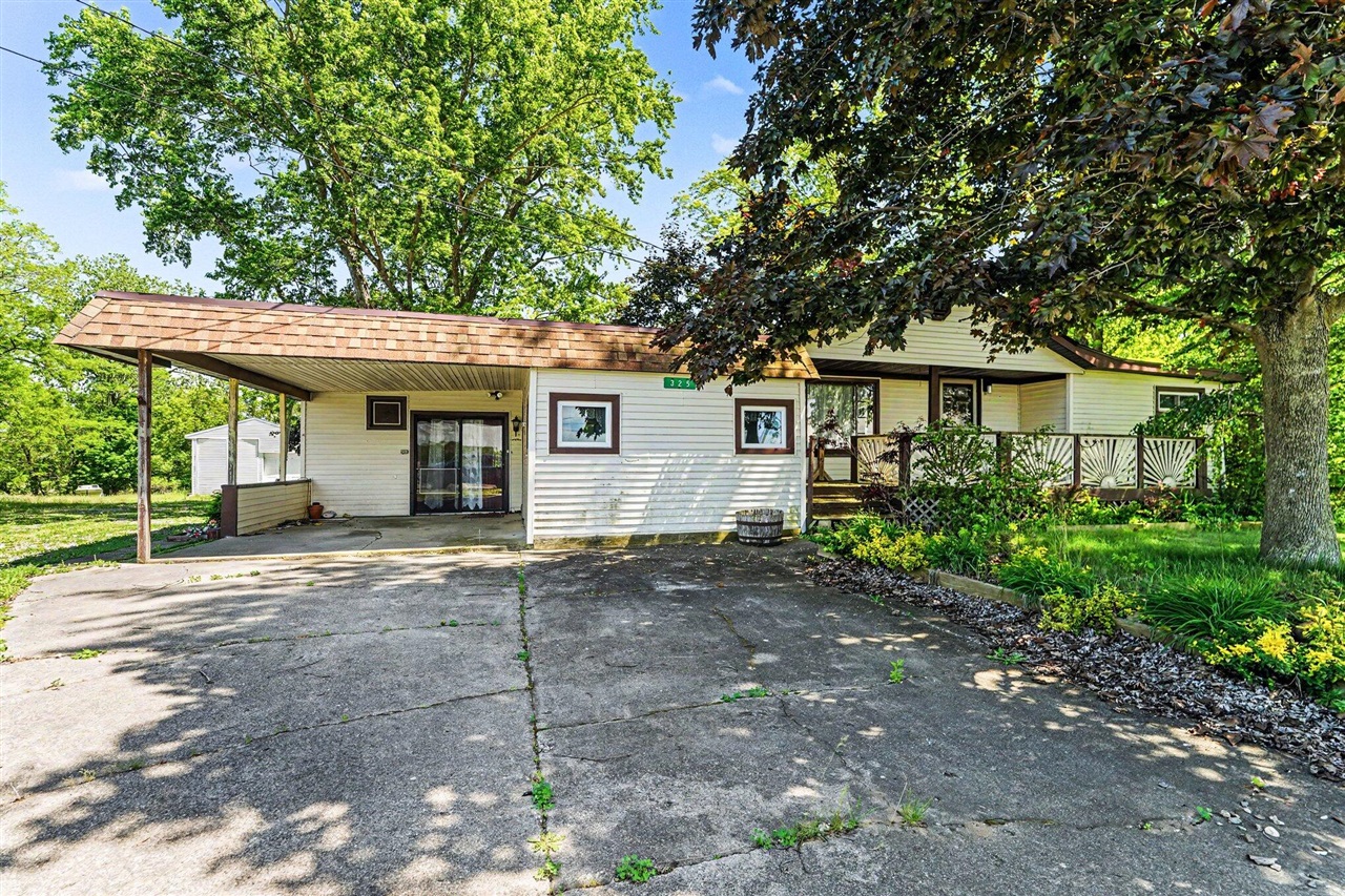 325 W Chicago Road Property Photo 3
