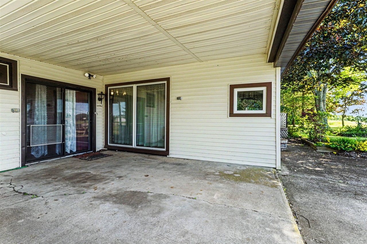325 W Chicago Road Property Photo 5