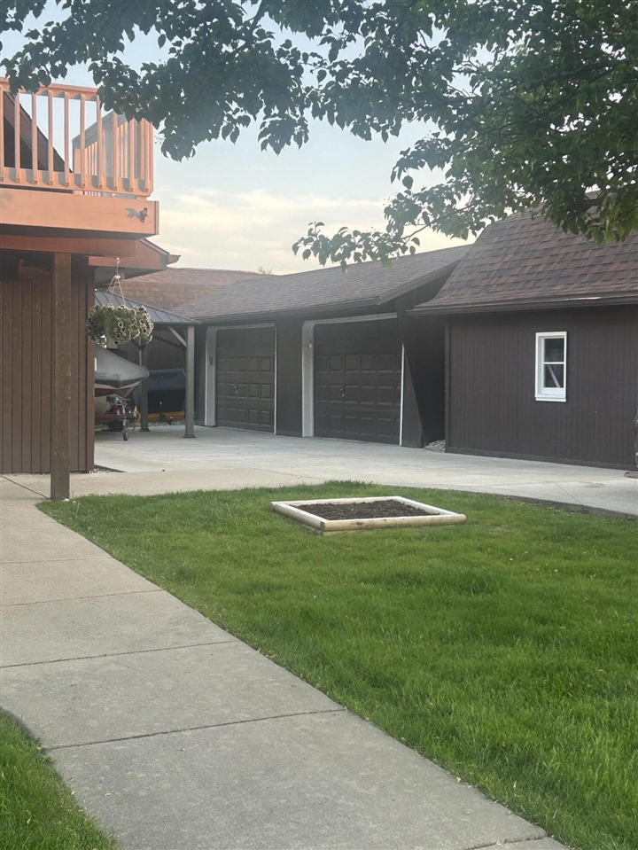 595 Rolling Meadows Drive Property Photo 4