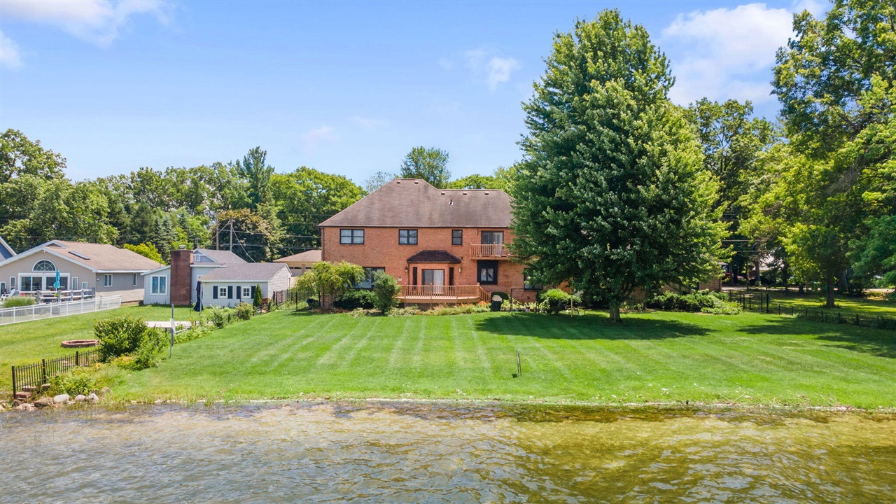 2647 Lake Shore Drive Property Photo 2