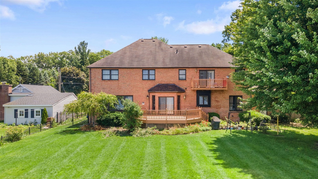 2647 Lake Shore Drive Property Photo 6