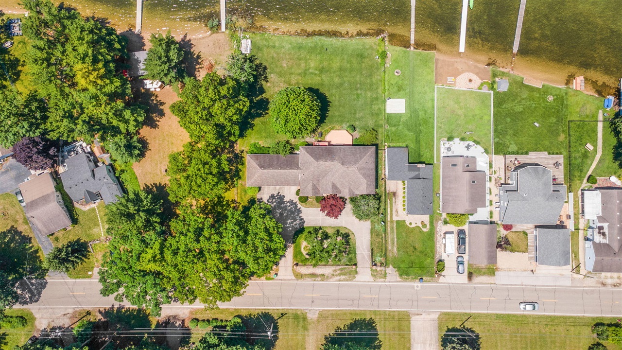 2647 Lake Shore Drive Property Photo 7