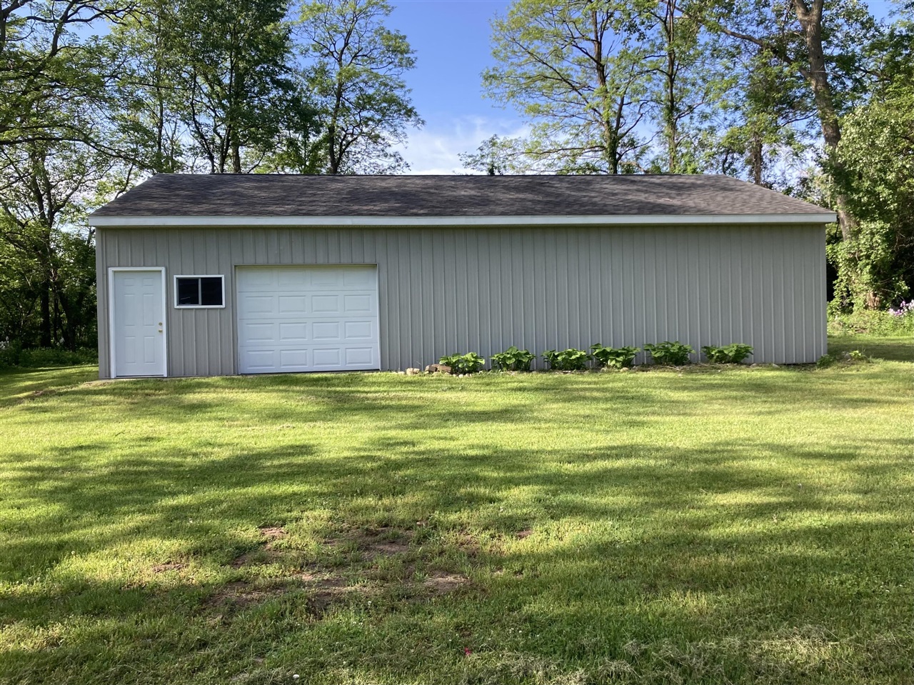7052 E Drive Property Photo 3
