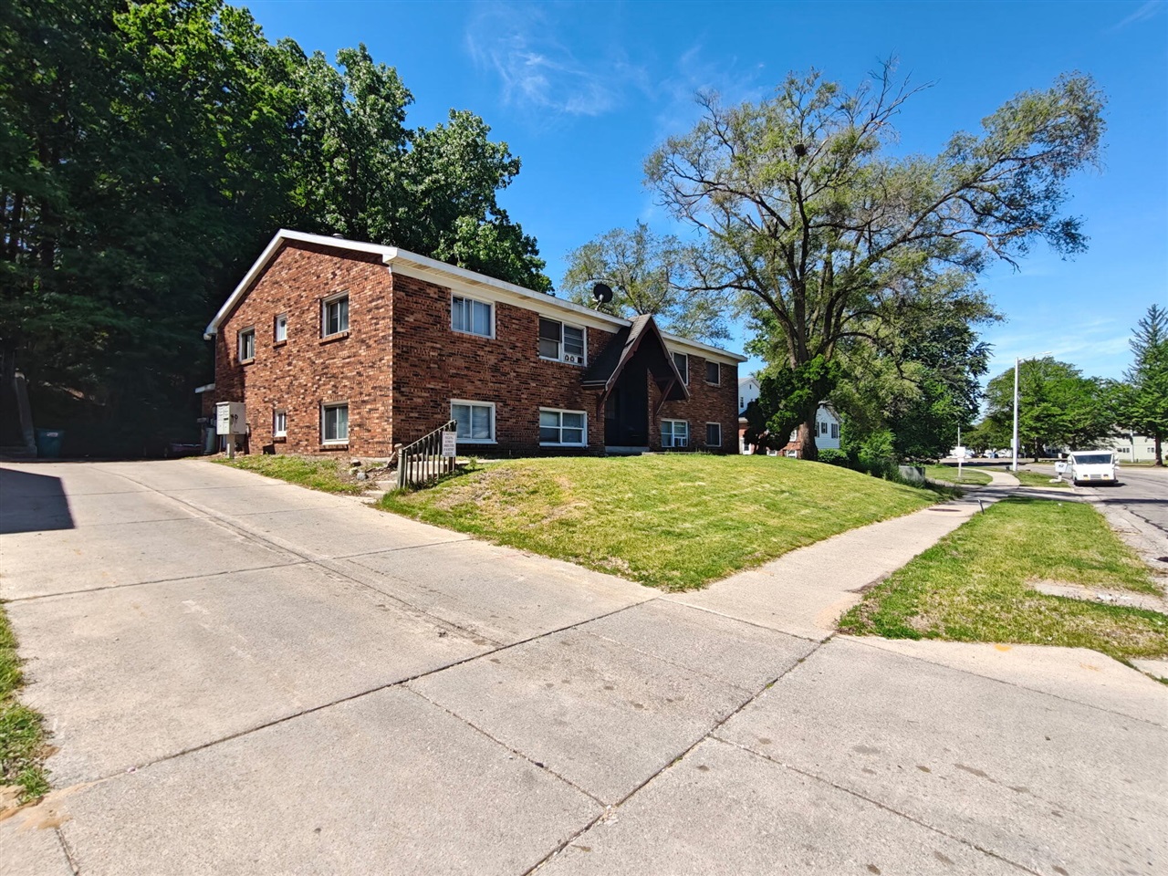 1870 Prairie Parkway Property Photo 1