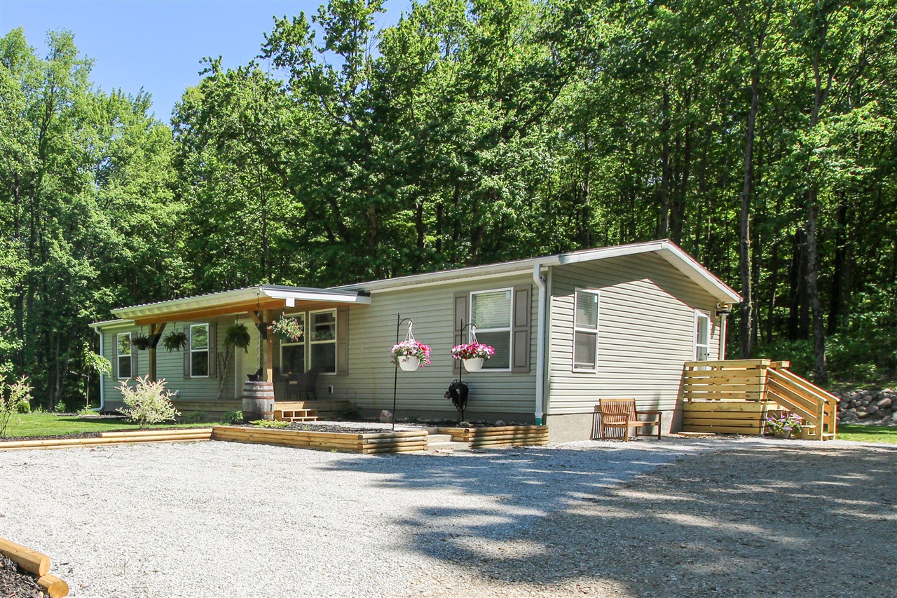 10877 Floating Bridge Road Property Photo 1