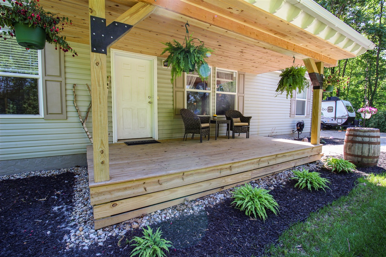 10877 Floating Bridge Road Property Photo 2