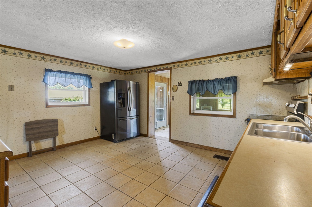 2750 Beebe Road Property Photo 6