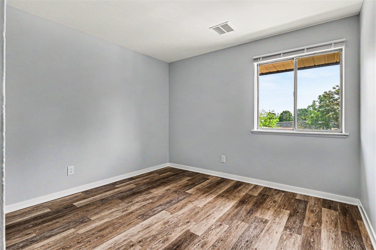 734 W Kilgore Road Property Photo 18